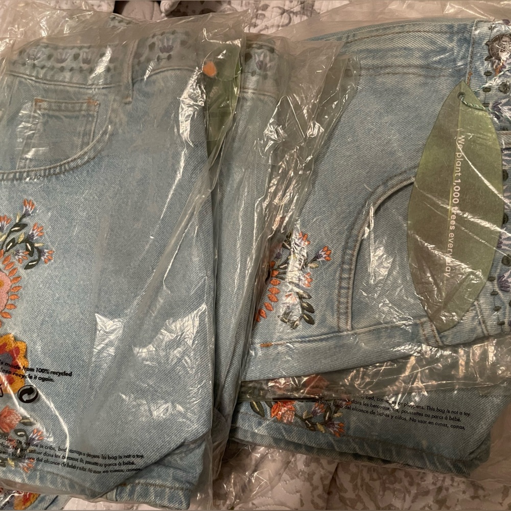 NWT FARM RIO Summer Garden Floral Embroidered Denim Shorts SZ: 24-32 - Picture 11 of 16